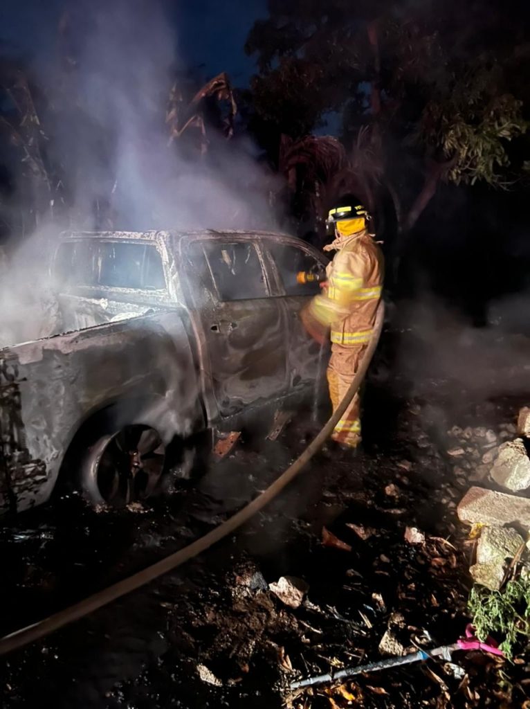 SOFOCAN BOMBEROS DEL ESTADO INCENDIO DE VEHÍCULO EN BAHÍA DE BANDERAS