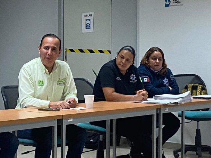 PROMUEVE EL REGIDOR JUAN ZAMBRANO CAPACITACIÓN A CIUDADANOS EN COLONIAS DE TEPIC A TRAVÉS DEL ICATEN