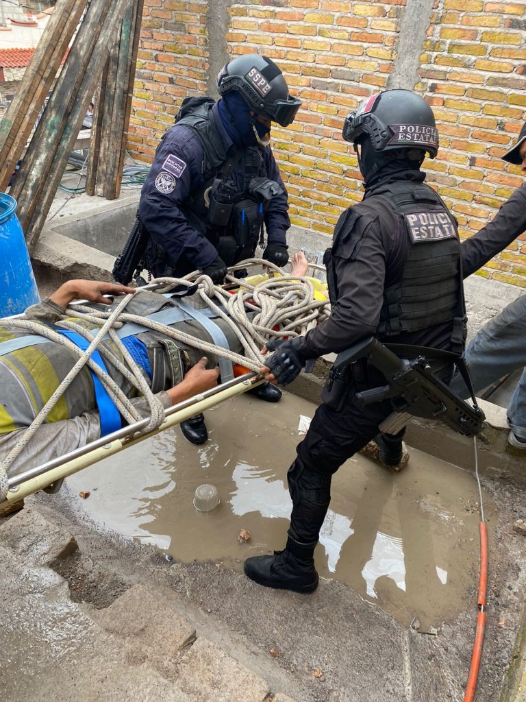 RESCATAN BOMBEROS DEL ESTADO A MASCULINO ELECTROCUTADO EN LA COLONIA LÓPEZ MATEOS