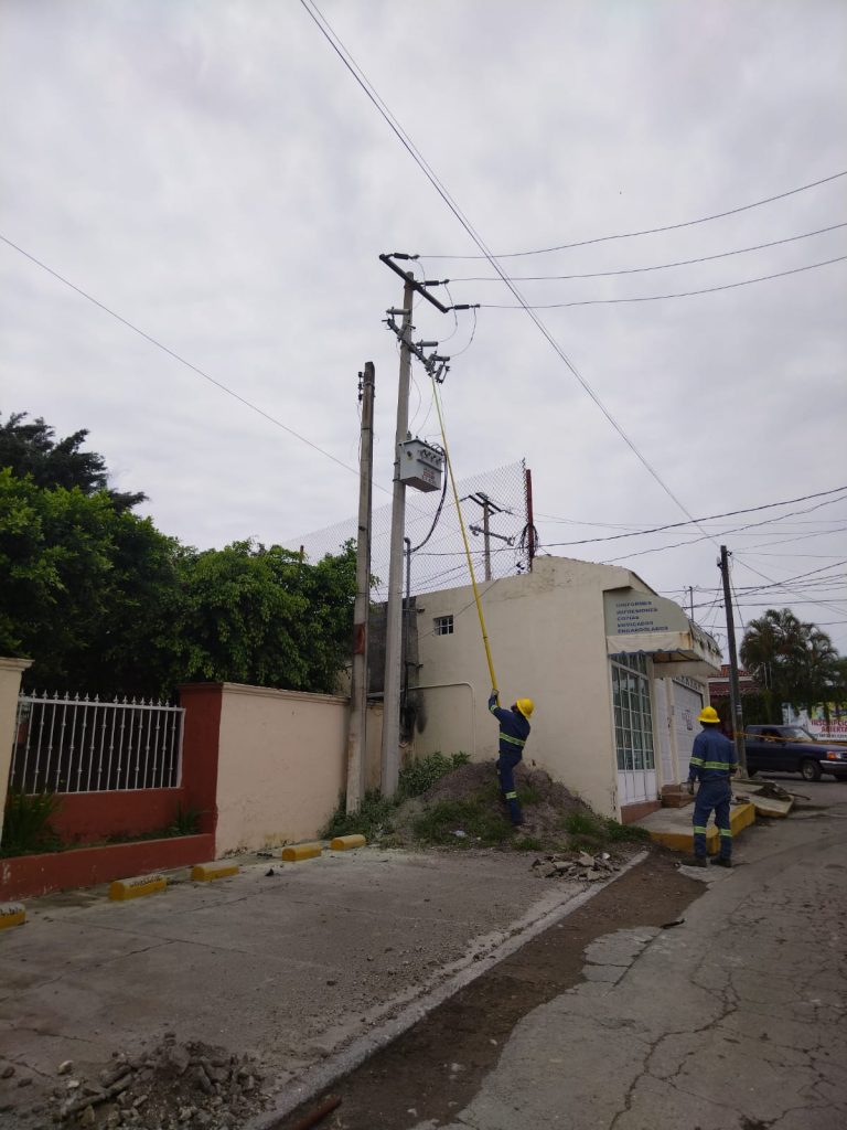 ATIENDEN BOMBEROS DEL ESTADO CORTO DE ENERGÍA EN LA ESCUELA PRIMARIA JOSÉ MARÍA MERCADO