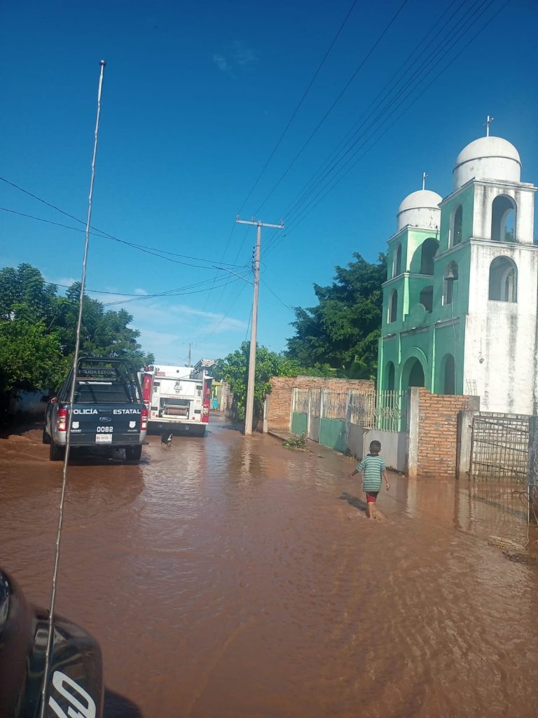 ATIENDE GOBIERNO DE NAYARIT SITUACIÓN POR DESBORDAMIENTO DE RÍO LAS CAÑAS EN ACAPONETA