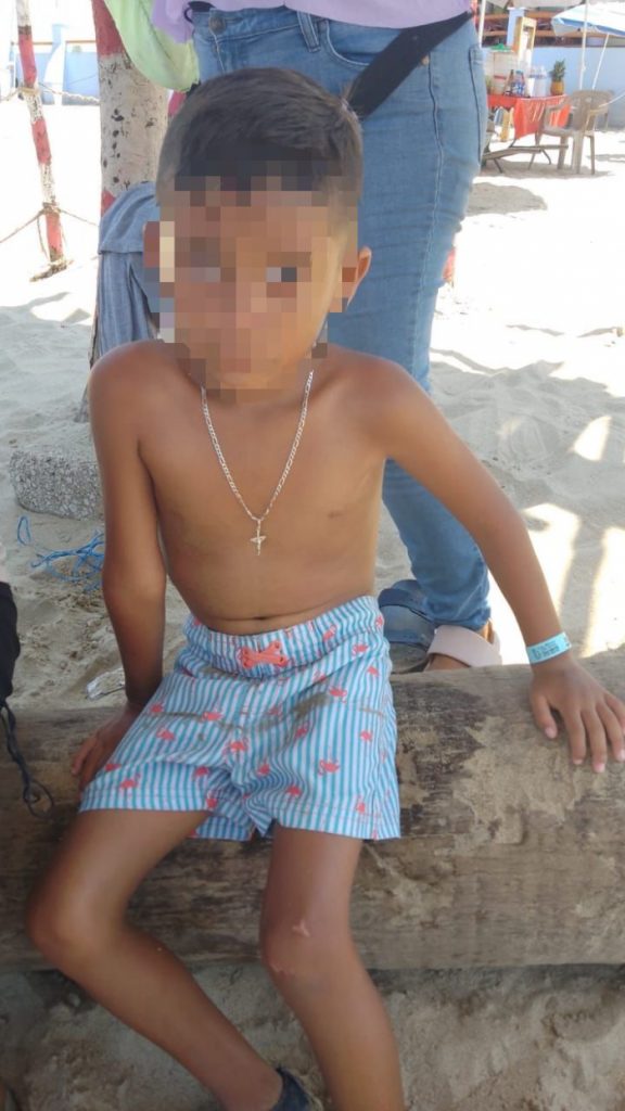 ENTREGAN GUARDAVIDAS DEL ESTADO A MENOR EXTRAVIADO EN PLAYA LOS AYALA