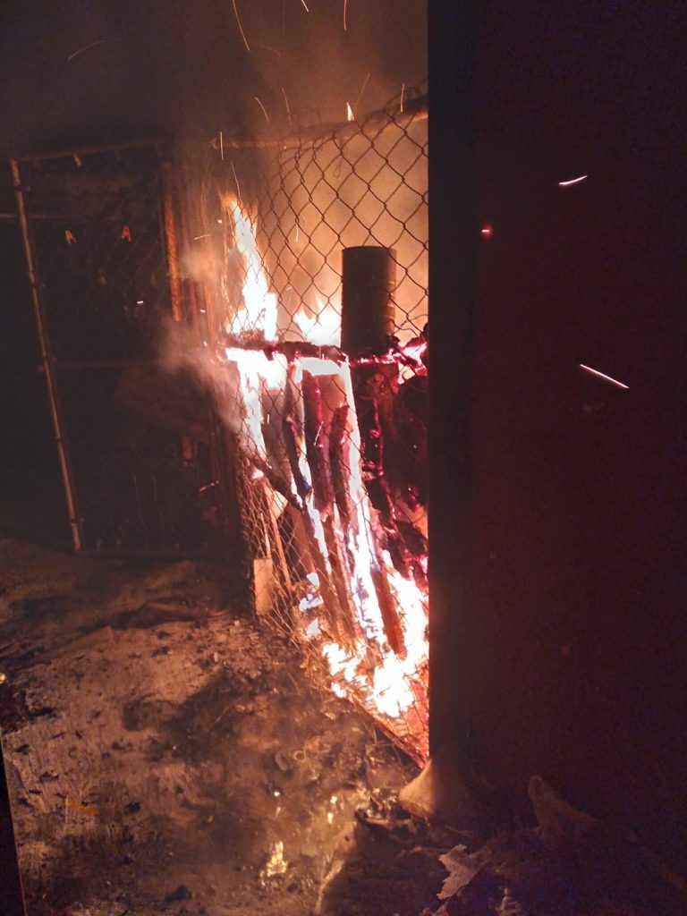 ATIENDEN BOMBEROS DEL ESTADO INCENDIO DE CASA HABITACIÓN EN LA UNIDAD HABITACIONAL INFONAVIT LOS FRESNOS