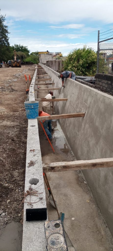 CONSTRUCCIÓN DE CANAL PLUVIAL EN LA COLONIA EL PEDREGAL DE TEPIC, EVITARÁ GRAVES AFECTACIONES. MIGUEL ÁNGEL NAVARRO QUINTERO.