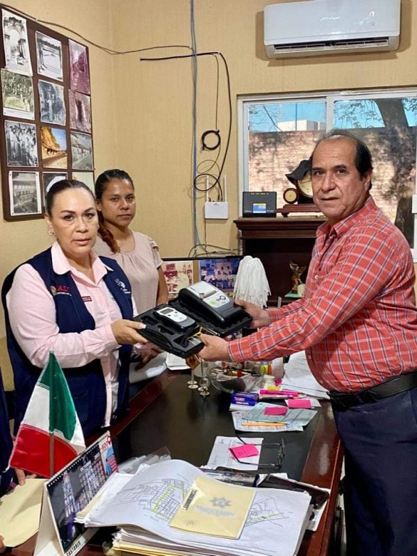 LA SECRETARIA DE MOVILIDAD ESTATAL DOTO DE UN ALCOHOLÍMETRO A LA POLICÍA VIAL DE SANTIAGO, IXCUINTLA.