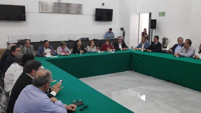 RECIBEN DIPUTADOS FEDERALES INICIATIVA PARA DIGNIFICAR SALARIO DE TRABAJADORES UNIVERSITARIOS