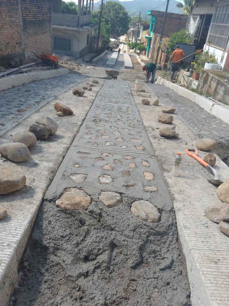 EN SAN BLAS, MIGUEL ÁNGEL NAVARRO QUINTERO REALIZA OBRAS DE BENEFICIO SOCIAL