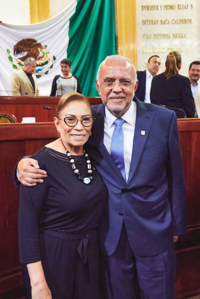 ACOMPAÑA PRESIDENTA DEL DIF DRA. BEATRIZ ESTRADA MARTÍNEZ AL GOBERNADOR EN DIÁLOGO CON LAS Y LOS DIPUTADOS