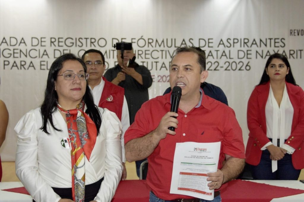 SE REGISTRAN ARMANDO VÉLEZ Y MAGALY HERMOSILLO PARA DIRIGIR EL PRI NAYARIT
