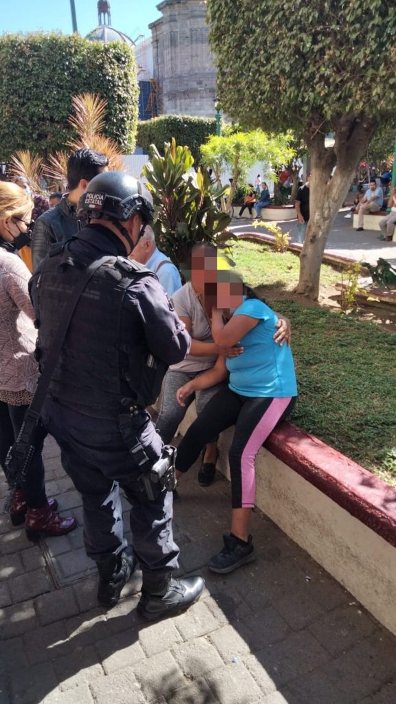 ENTREGA SSPC SANA Y SALVA A MENOR QUE ESTUVIERA EXTRAVIADA EN LA ZONA CENTRO DE TEPIC