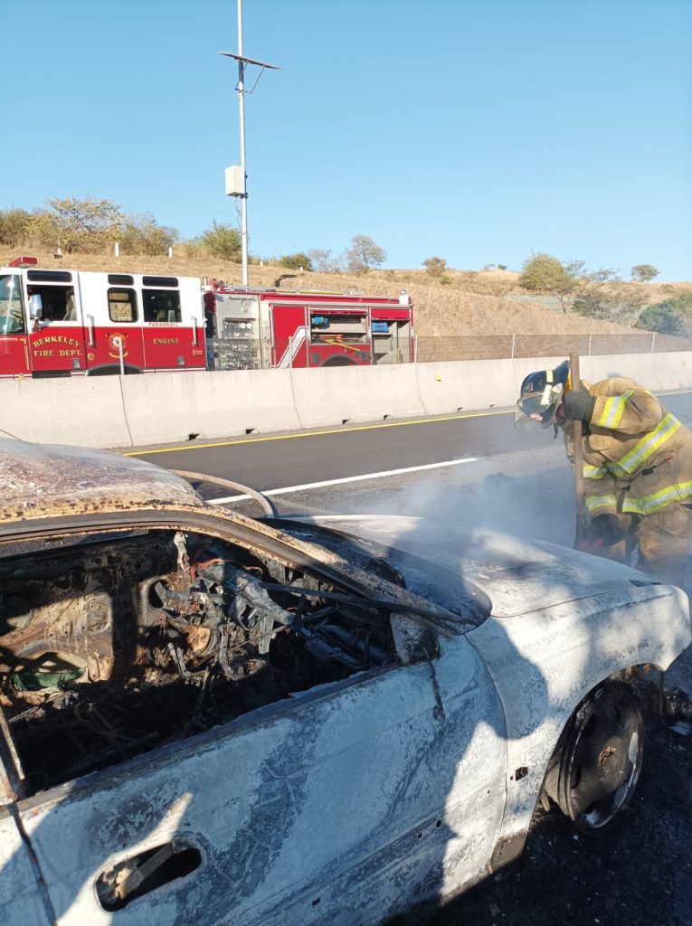 SOFOCAN BOMBEROS DEL ESTADO INCENDIO DE VEHÍCULO EN LA AUTOPISTA JALA – COMPOSTELA