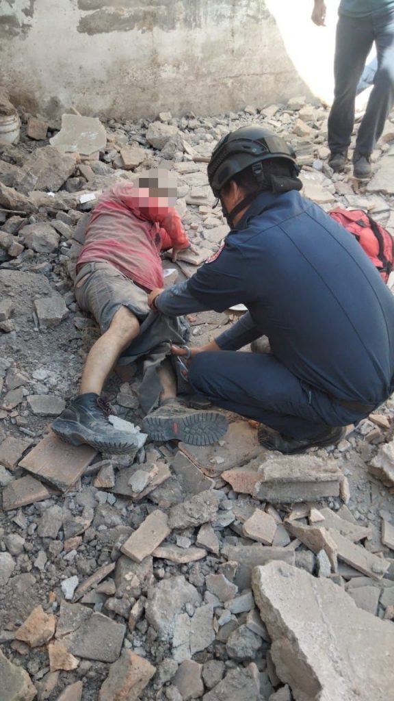 COLAPSA LOSA Y SUFRE LESIONES UN MAESTRO DE LA OBRA