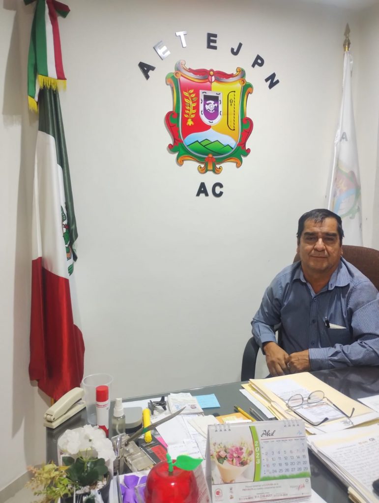 RECONOCE EL PROFESOR ESTEBAN MARTÍNEZ GALINDO EL TRIUNFO DE LA MAESTRA IRMA ALICIA PEÑA ARCADIA