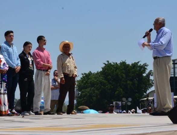 MIGUEL ÁNGEL NAVARRO QUINTERO Y ADÁN AUGUSTO LÓPEZ HERNÁNDEZ JUNTOS POR LA DEFENSA DE LOS DERECHOS SOCIALES EN NAYARIT