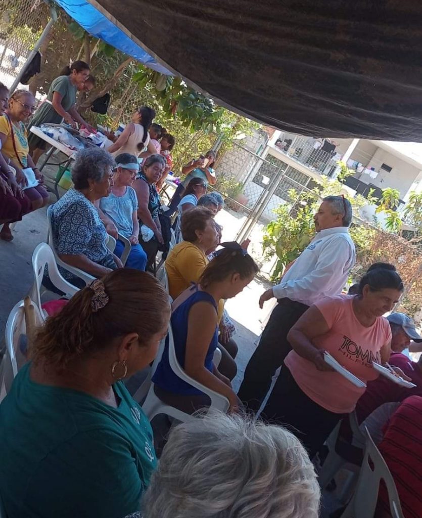 ALEJANDRO REGALADO FESTEJA A LOS PADRES