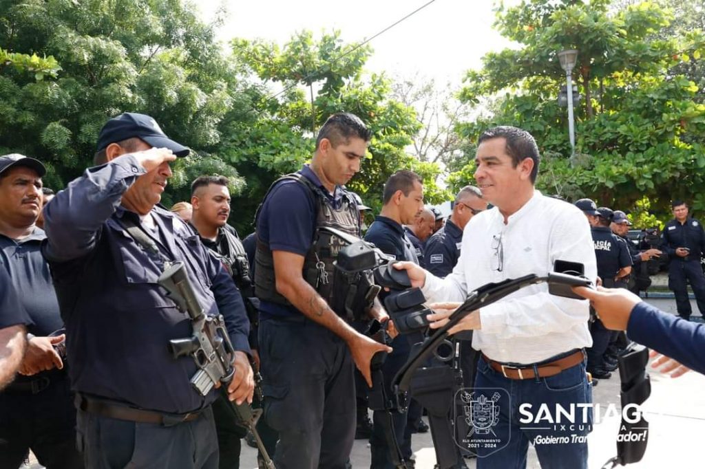 ENTREGÓ EL ALCALDE EDUARDO LUGO LÓPEZ MATERIAL DIVERSO A LOS ELEMENTOS DE LA DSPM Y POLICÍA VIAL