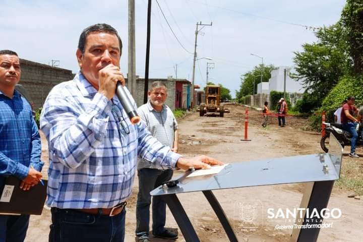 EL MEJORAMIENTO Y REPARACIÓN A LAS CALLES DE SANTIAGO, IXCUINTLA; SE SIGUEN REALIZANDO