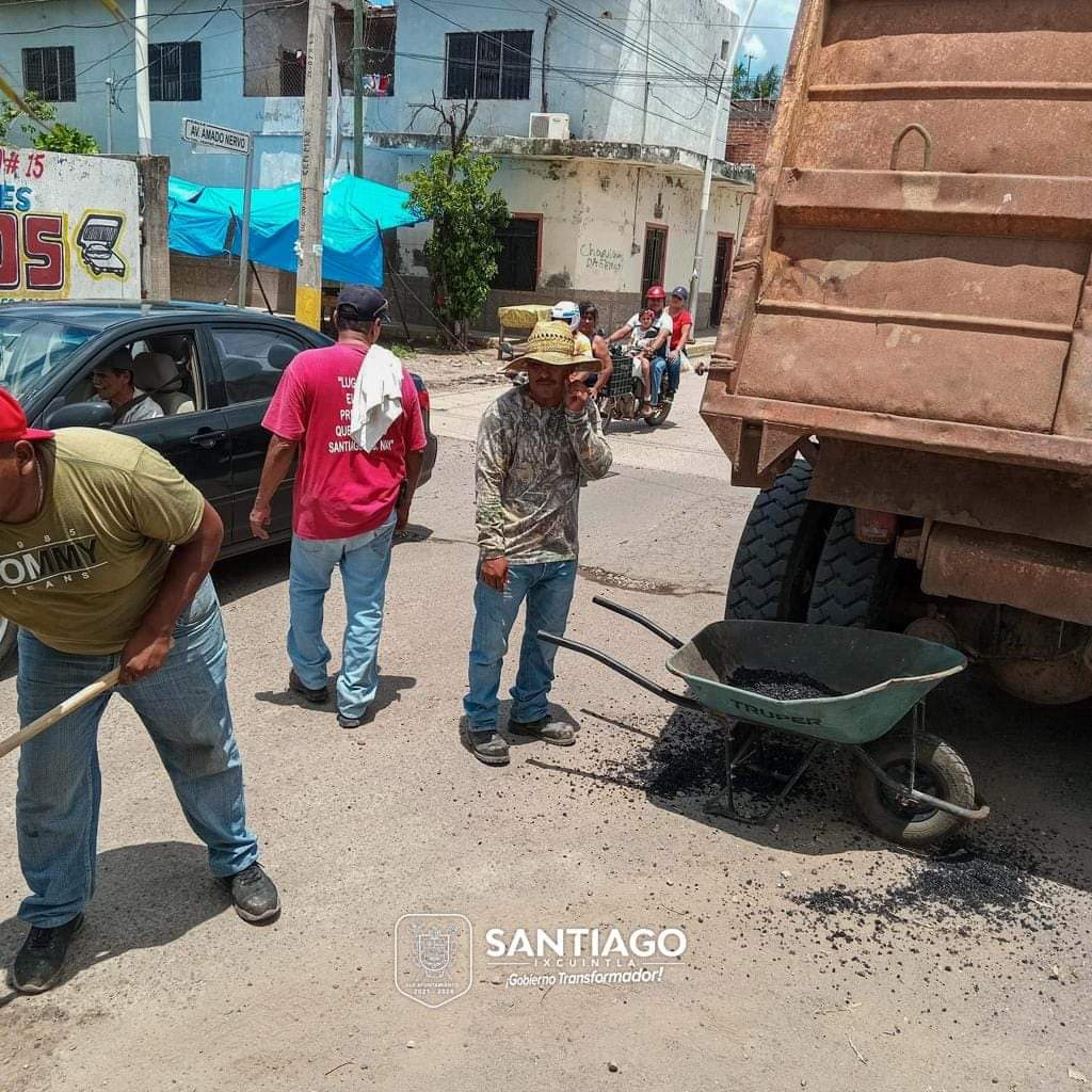 ESTAN SIENDO REHABILITADAS LAS CALLES Y AVENIDAS DE SANTIAGO IXCUINTLA.