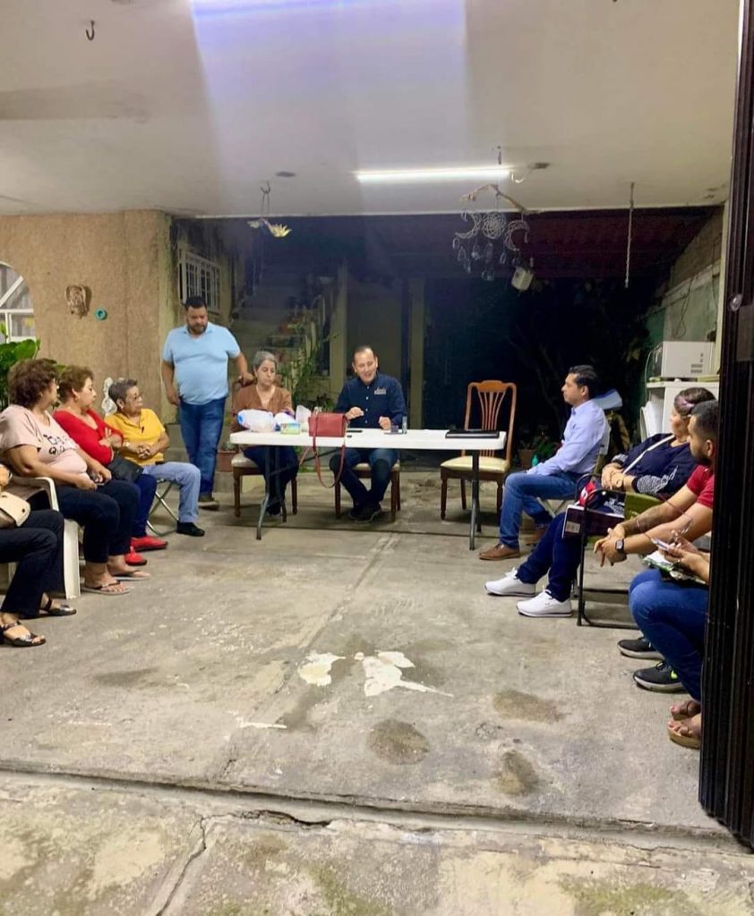 REGIDOR DE MORENA SE REÚNE CON VECINOS DE LA COLONIA RODEO DE LA PUNTA