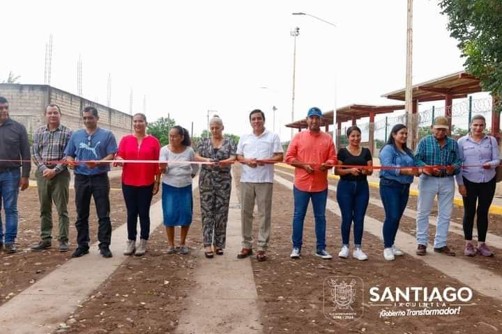 INAUGURA IMPORTANTE OBRA DE EMPEDRADO EL ALCALDE EDUARDO LUGO LÓPEZ.