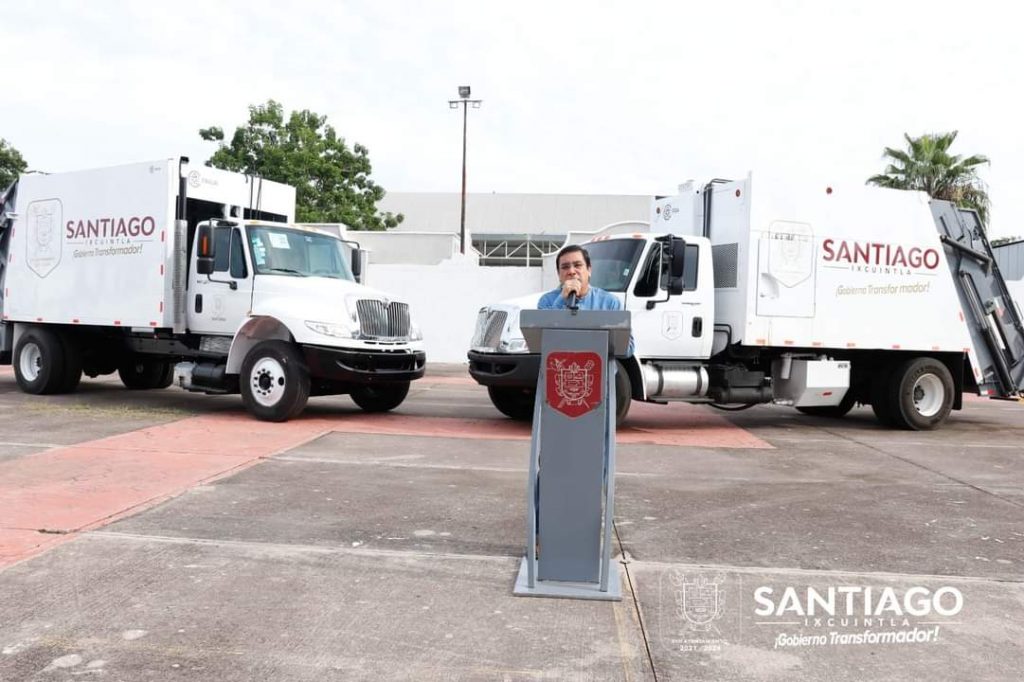 LLEGARON A SANTIAGO, IXCUINTLA; LOS DOS CAMIONES COMPACTADORES DE BASURA: EDUARDO LUGO LÓPEZ.