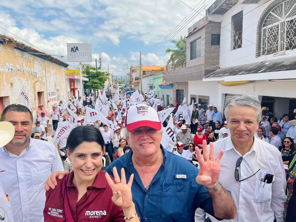 ACOMPAÑA JUAN ECHEAGARAY A ZAIRA ITURBIDE EN SU GIRA POR ACAPONETA