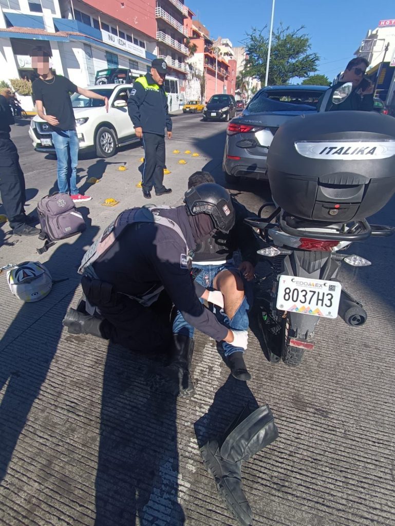 AUXILIA SSPC A MASCULINO QUE RESULTARA LESIONADO TRAS UN HECHO DE TRÁNSITO EN EL BULEVAR TEPIC – XALISCO