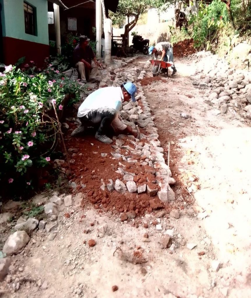 EN TECUITATA INICIARON REHABILITACIÓN DE SU CALLE PRINCIPAL