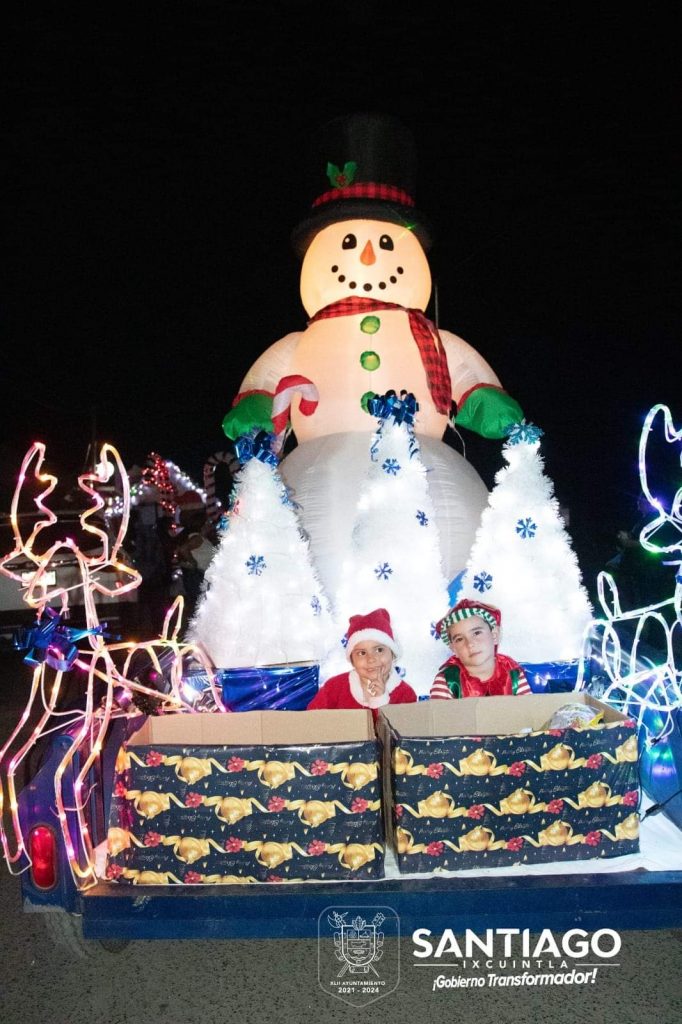ESPECTACULAR DESFILE NAVIDEÑO SE PUDO APRECIAR AYER EN SANTIAGO, IXCUINTLA