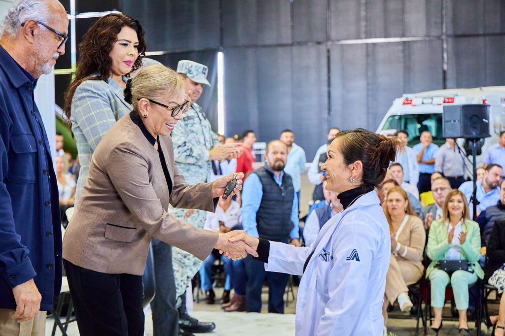 Gobierno del Estado, Beneficencia Pública y DIF Nayarit, entregan 27 ambulancias, apoyos funcionales y de movilidad