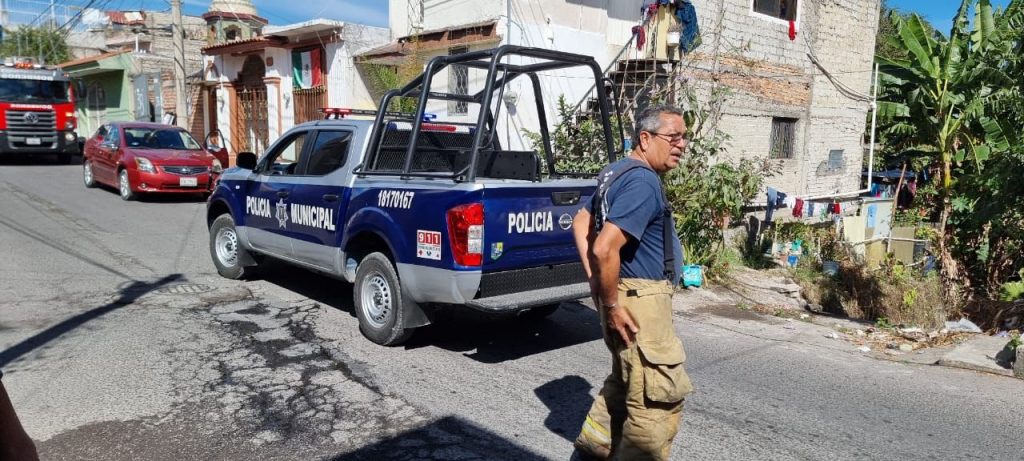 Atienden Bomberos de Nayarit una fuga de gas LP en la colonia Peñita de la capital nayarita