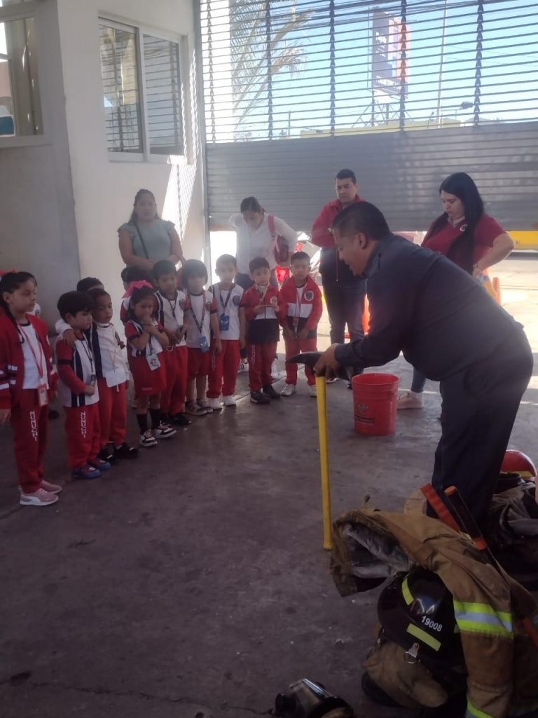 VISITA EDUCATIVA A BOMBEROS DE NAYARIT: ESTUDIANTES DEL JARDÍN DE NIÑOS “NUNUCHI” CONOCEN DE CERCA LA LABOR DE PROTECCIÓN CIVIL