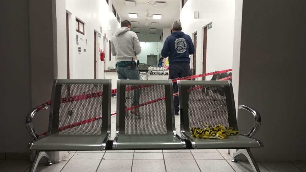 Atienden Bomberos Estatales reporte de un hospital con falla eléctrica en el municipio de Ixtlán del Río