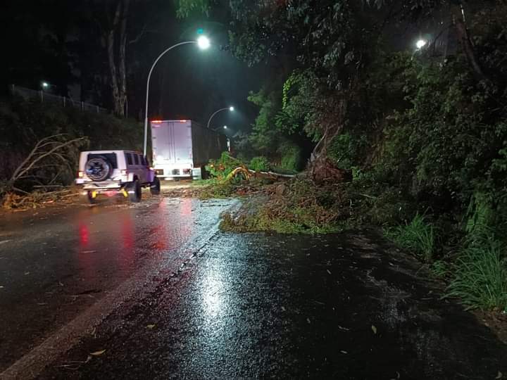 LA CAPITAL NAYARITA ESTUVO A MERCED DE LAS LLUVIAS DE AYER.