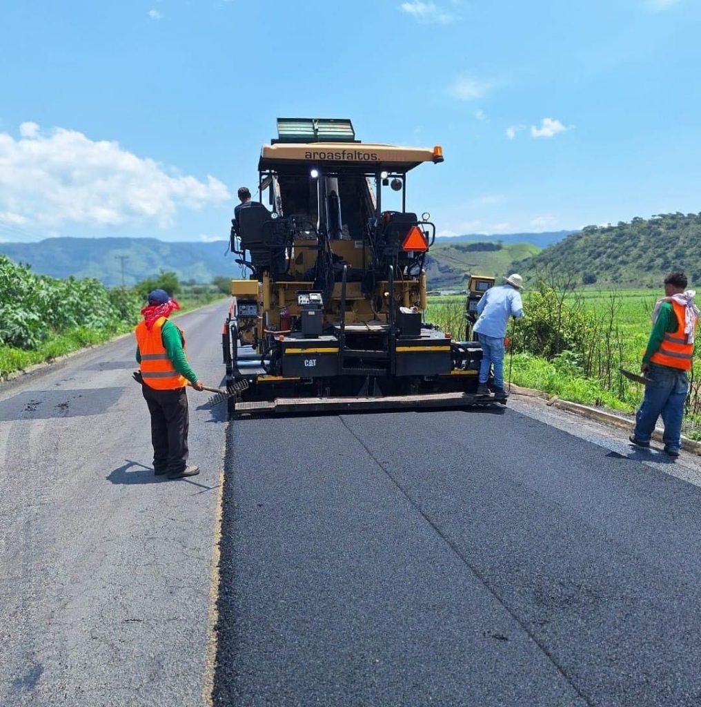 INVIERTE GOBIERNO DEL ESTADO 4 MILLONES DE PESOS EN MEJORAS DE LA CARRETERA AHUACATLÁN – JALA
