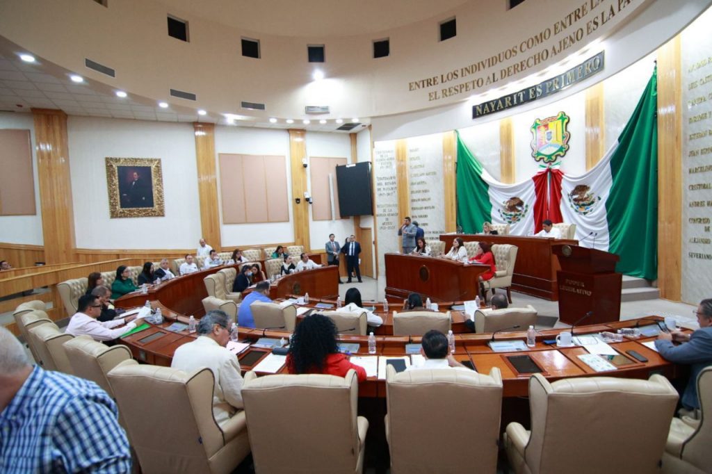 Constituye la Trigésima Cuarta Legislatura Comisión de Gobierno Plural