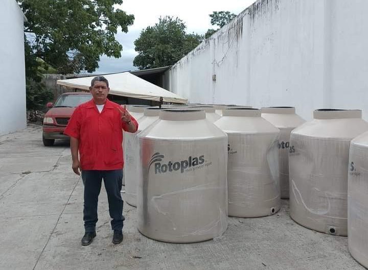 LA DIPUTADA LOCAL ADRIANA HARO HIZO ENTREGA DE TINACOS Y DE CALENTADORES SOLARES: «FUGIO» ORTÍZ