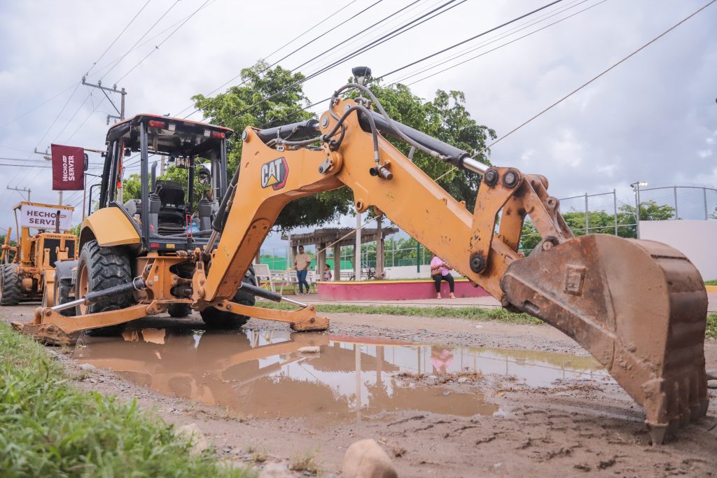 HÉCTOR SANTANA SIGUE CON OBRAS EN TODO BAHÍA: PAVIMENTACIÓN EN SAN VICENTE Y ACUEDUCTO PARA BUCERÍAS
