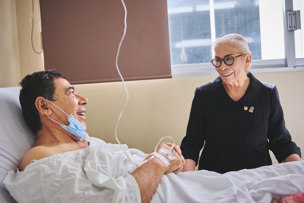 Con cirugías gratuitas de rodilla y cadera, impulsa Beatriz Estrada la salud de familias nayaritas