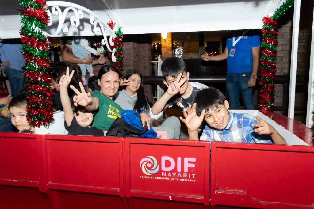 Agradecen a Beatriz Estrada por Festival Navideño 2024