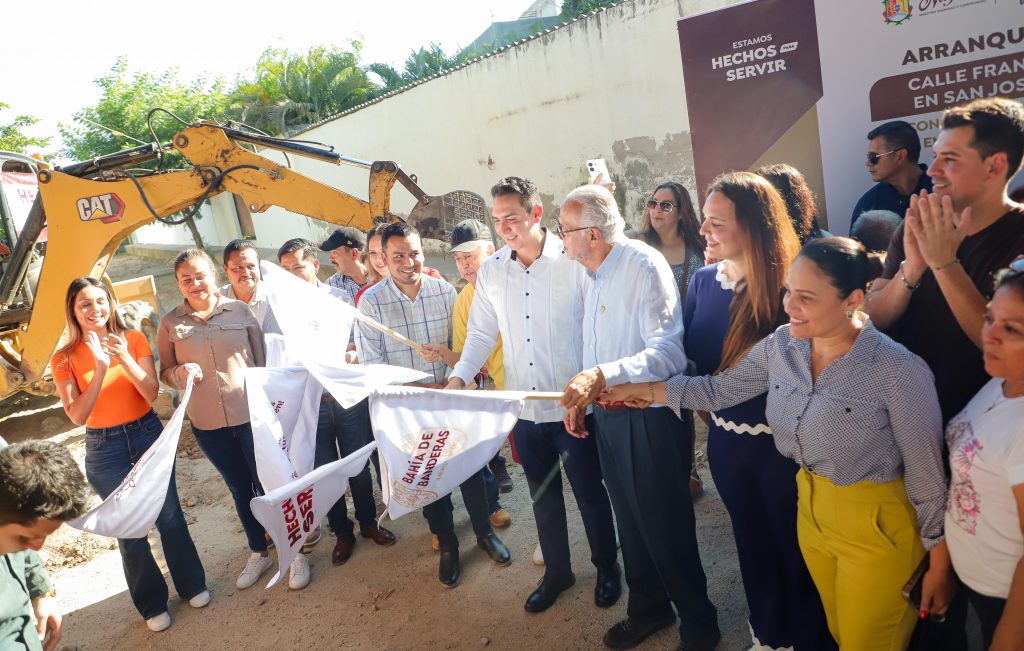 El gobernador del estado Miguel Ángel Navarro Quintero y el presidente Héctor Santana arrancan importante obra en San José del Valle