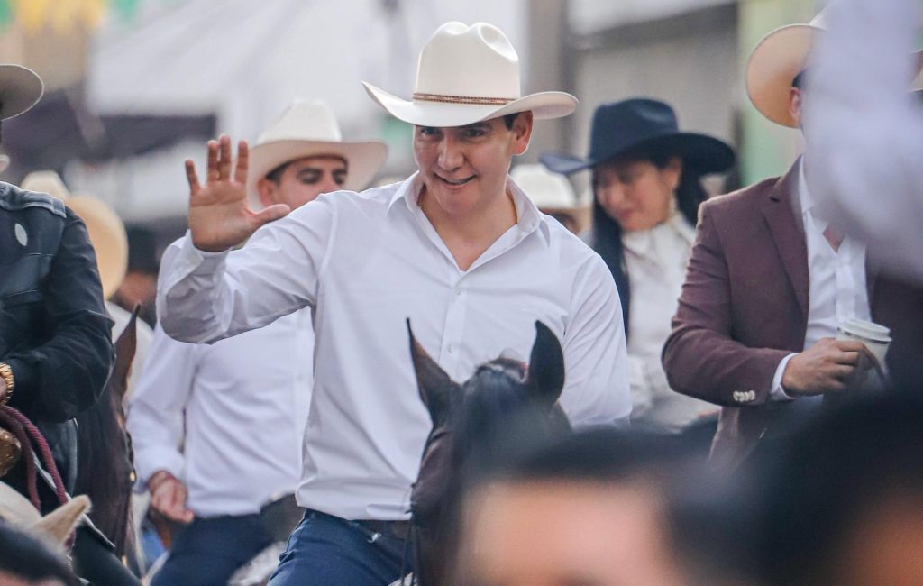 HÉCTOR SANTANA ENCABEZA UNA CABALGATA HISTÓRICA RUMBO A LA EXPO GANADERA BAHÍA DE BANDERAS 2025
