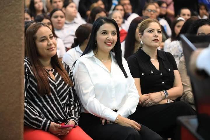 LA DIPUTADA LOCAL ADRIANA HARO ESTUVO PRESENTE EN EL FESTIVAL JUVENIL «MUJERES QUE INSPIRAN»