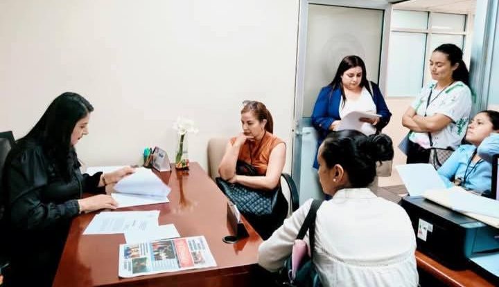 LA DIPUTADA LOCAL ADRIANA HARO ATIENDE A LA CIUDADANÍA EN SU CURUL DEL H. CONGRESO DEL ESTADO.