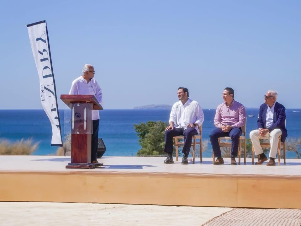 HÉCTOR SANTANA ACOMPAÑA AL GOBERNADOR EN LA COLOCACIÓN DE LA PRIMERA PIEDRA DEL HOTEL MONTAGE EN PUNTA DE MITA