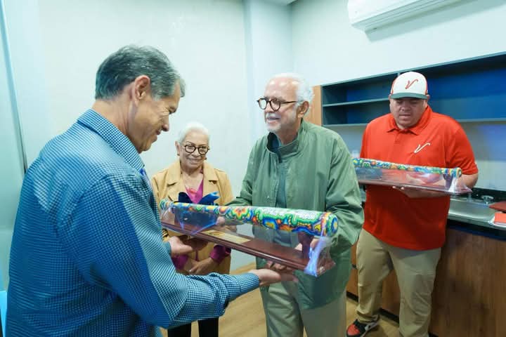 FORTALECE GOBERNADOR NAVARRO QUINTERO LAZOS CON PERICOS DE PUEBLA Y EL ÁGUILA DE VERACRUZ