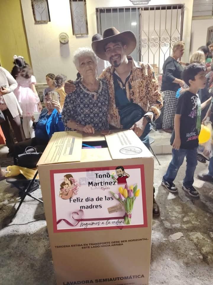 EL REGIDOR TOÑO MARTÍNEZ INICIÓ LAS FESTIVIDADES POR EL PRÓXIMO «DÍA DE LAS MADRES».