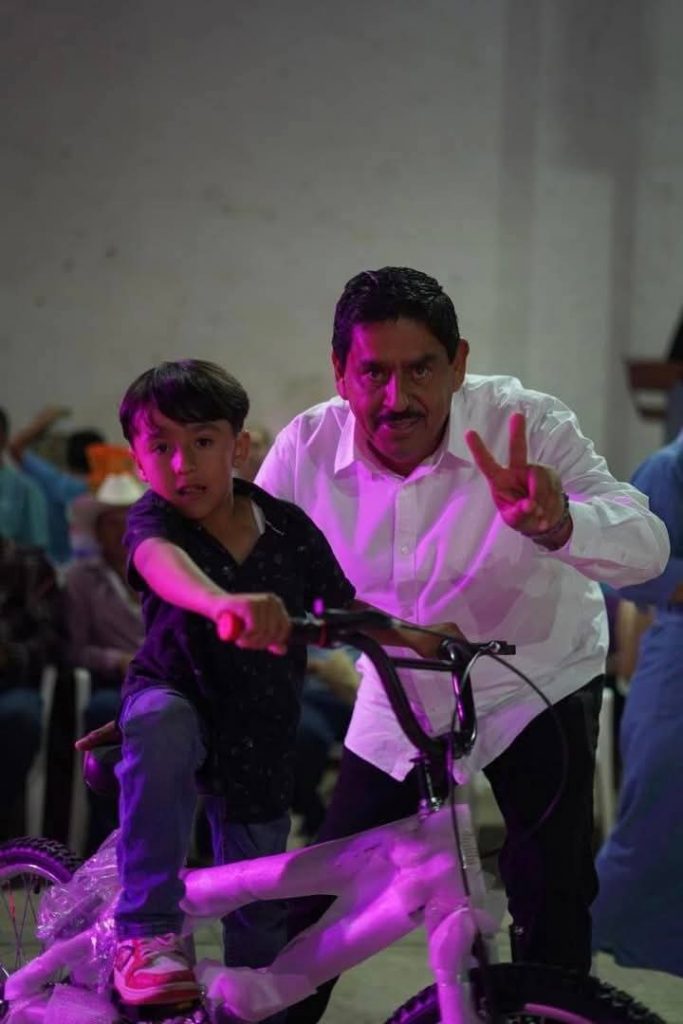 FESTEJÓ EL DIPUTADO LOCAL ADAHAN CASAS RIVAS EL DÍA DE LAS MADRES Y EL DÍA DE LAS NIÑAS Y NIÑOS EN SAMAO.