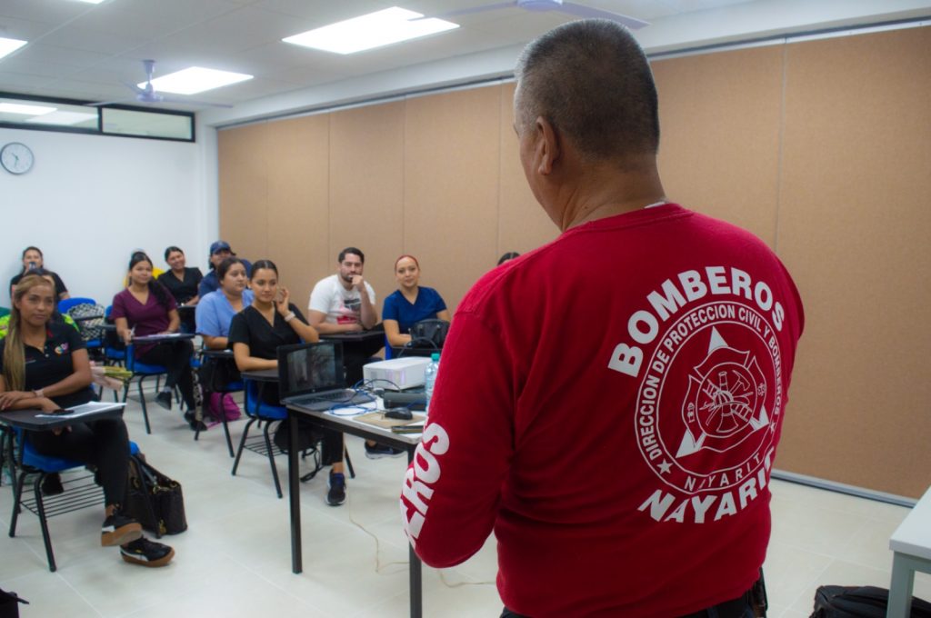 CAPACITA BOMBEROS DEL ESTADO A PERSONAL DE CASA DIF EN MATERIA DE PROTECCIÓN CIVIL.