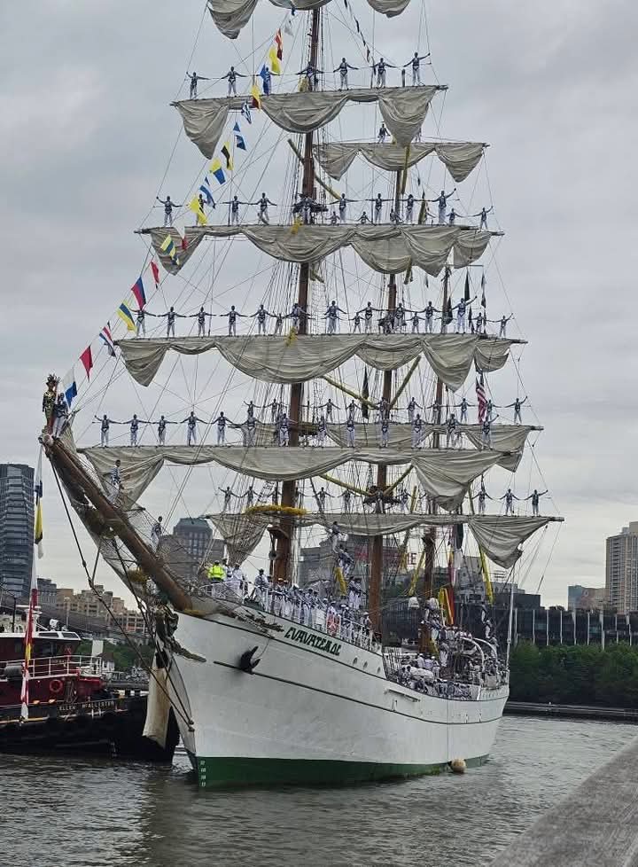 BUQUE CUAUHTÉMOC ERA CONDUCIDO POR UN PILOTO ESTADOUNIDENSE DURANTE EL CHOQUE.